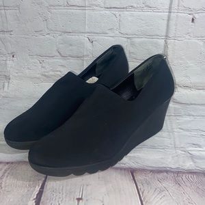 EUC DONALD J PLINER MADDY BLACK WEDGE slip on stretch confort shoe